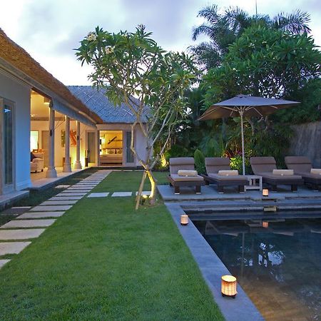 Serene Villas Seminyak Exteriör bild